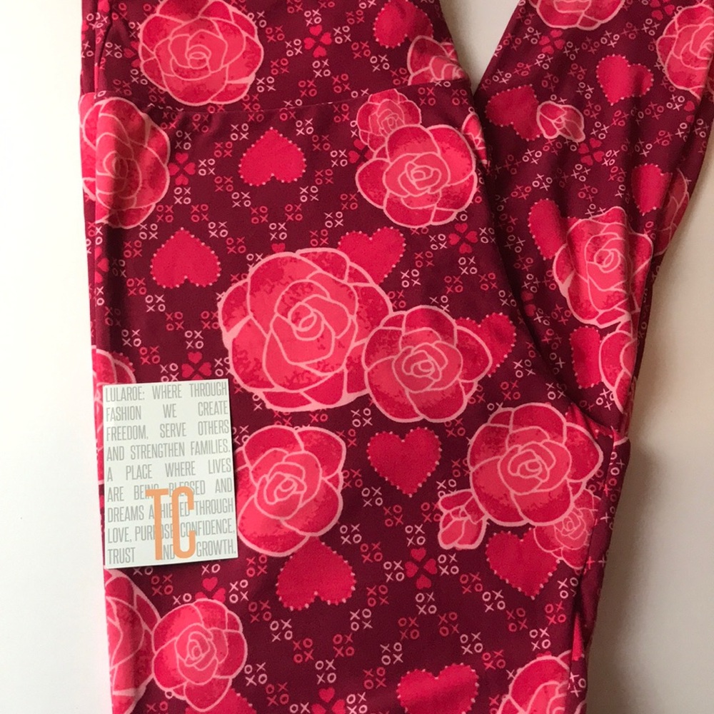 Gorgeous Valentine’s Day Leggings!!! 🌹 & ❤️